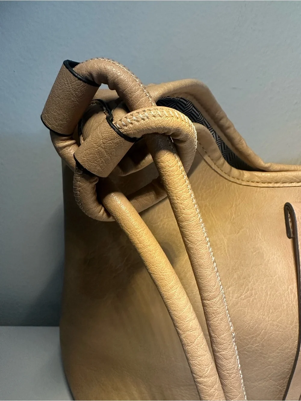 Le Miel Women's Tan Shoulder Bag - Classic Everyday NWT